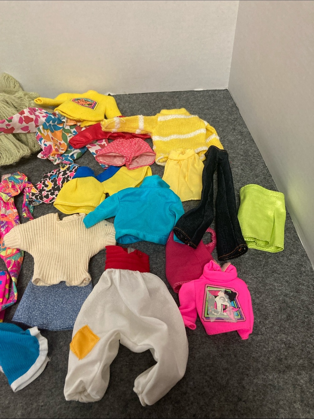 Barbie & doll clothes and two penny brite dresses - Picture 12 of 12